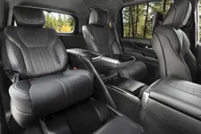 2023_LX_600_ULTRA_LUXURY_29-scaled-1.webp