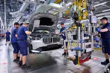 1-in-the-bmw-group-plant-regensburg-11-2022-2250px.webp