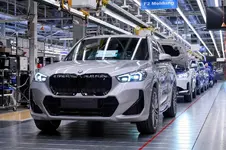 1-in-the-bmw-group-plant-regensburg-11-2022-2254px.webp