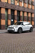 7887-mini-cooper-se-resolute-edition-11-2022-999px.webp