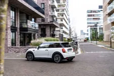 868-mini-cooper-se-resolute-edition-11-2022-2250px.webp