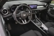 alfaromeotonalepluginhybridq4interior22-6373b36029b4a.webp