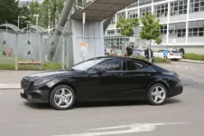 mercedes-benz-cls-c218-facelift-spied-with-negligible-camo-photo-gallery-1080p-5.webp