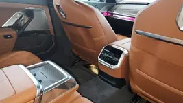 BMW G70 Int2.webp