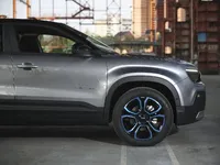09_jeepavengercustomized9-63498f8878cda.webp
