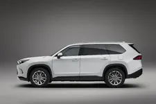 2024_Toyota_GrandHighlander_WindChillPearl_005-scaled.webp