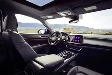 DB2023AU00056_large.webp