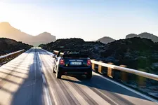 90493812-mini-cooper-se-convertible-02-2023-2250px.webp