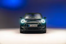 90493715-mini-cooper-se-convertible-02-2023-2250px.webp