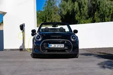 90493981-mini-cooper-se-convertible-02-2023-2250px.webp