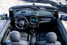 90493951-mini-cooper-se-convertible-02-2023-2250px.webp