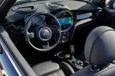 90493946-mini-cooper-se-convertible-02-2023-2250px.webp