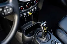 90493941-mini-cooper-se-convertible-02-2023-2250px.webp
