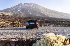 90493891-mini-cooper-se-convertible-02-2023-2250px.webp