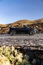 P90493882-mini-cooper-se-convertible-02-2023-999px.webp