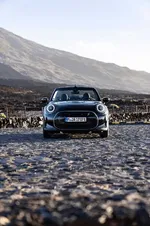 P90493880-mini-cooper-se-convertible-02-2023-999px.webp
