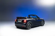 90493716-mini-cooper-se-convertible-02-2023-2250px.webp