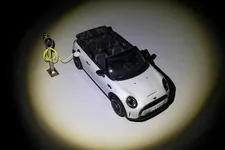 90493735-mini-cooper-se-convertible-02-2023-2250px.webp