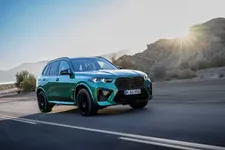 r-neue-bmw-x5-m-competition-dynamic-02-2023-2250px.webp