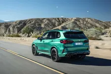 r-neue-bmw-x5-m-competition-dynamic-02-2023-2250px.webp