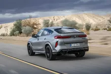 bmw-x6-m-competition-active-driving-02-2023-2250px.webp