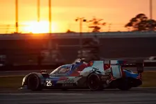 -international-speedway-imsa-bmw-m-hybrid-v-2250px.webp