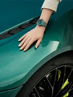 Introducing the Girard-Perregaux Laureato Green Ceramic Aston Martin Edition (8) (Large).webp