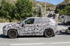 bmw-crossover-spy-photo-01-1.webp