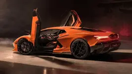 Lamborghini-Revuelto-2.webp