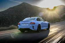 w-bmw-m2-zandvoort-blue-on-location-driving-2250px.webp
