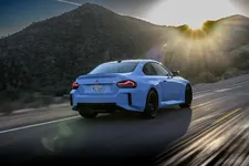 w-bmw-m2-zandvoort-blue-on-location-driving-2250px.webp