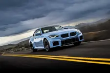 w-bmw-m2-zandvoort-blue-on-location-driving-2250px.webp