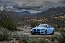 ew-bmw-m2-zandvoort-blau-on-location-static-2250px.webp