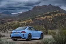 ew-bmw-m2-zandvoort-blau-on-location-static-2250px.webp
