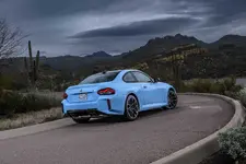 ew-bmw-m2-zandvoort-blau-on-location-static-2250px.webp