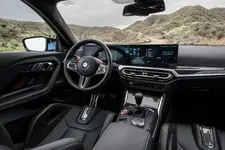 -bmw-m2-zandvoort-blue-on-location-interior-2249px.webp