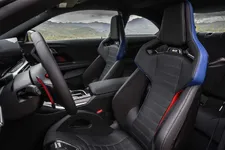 -bmw-m2-zandvoort-blue-on-location-interior-2250px.webp