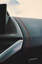 P90499838-the-bmw-xm-label-red-04-2023-999px.webp