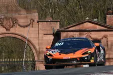 14792-TheOptimumMotorsportMcLarenArturaGT4claimedbothGT4polepositionsatOultonPark.webp