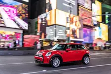 P90482553-mini-cooper-se-10-2022-2250px.webp