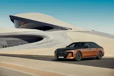 P90500582-the-bmw-i7-m70-xdrive-04-2023-2248px.webp