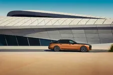 P90500605-the-bmw-i7-m70-xdrive-04-2023-2248px.webp