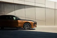 P90500608-the-bmw-i7-m70-xdrive-04-2023-2249px.webp