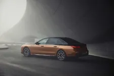P90500621-the-bmw-i7-m70-xdrive-04-2023-2249px.webp