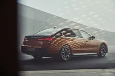 P90500623-the-bmw-i7-m70-xdrive-04-2023-2249px.webp