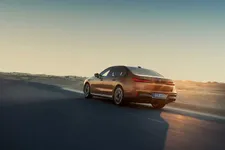 P90500802-the-bmw-i7-m70-xdrive-04-2023-2250px.webp