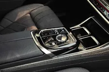 P90500793-the-bmw-i7-m70-xdrive-04-2023-2250px.webp