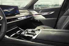 P90500797-the-bmw-i7-m70-xdrive-04-2023-2248px.webp
