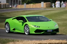 2015_Lamborghini_Huracan_LP610-4_%2819884965832%29.webp