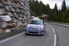 502166-the-new-mini-cooper-electric-05-2023-2250px.webp